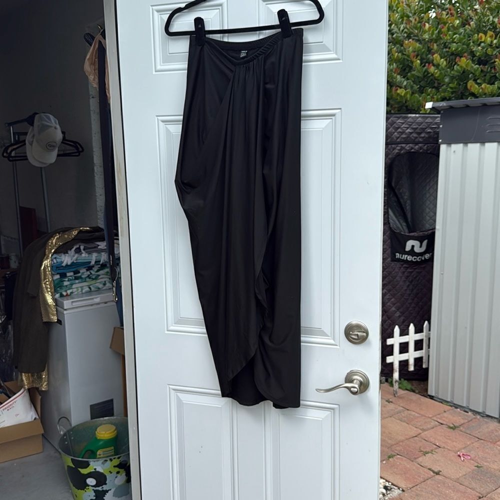 Black NEW Skirt - Size Medium - NWOT - Open Front Skirt Attached Under